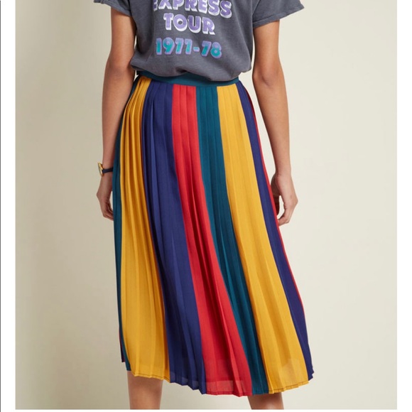 Modcloth Pleated Chiffon Midi Skirt in Colorblock - Picture 3 of 8